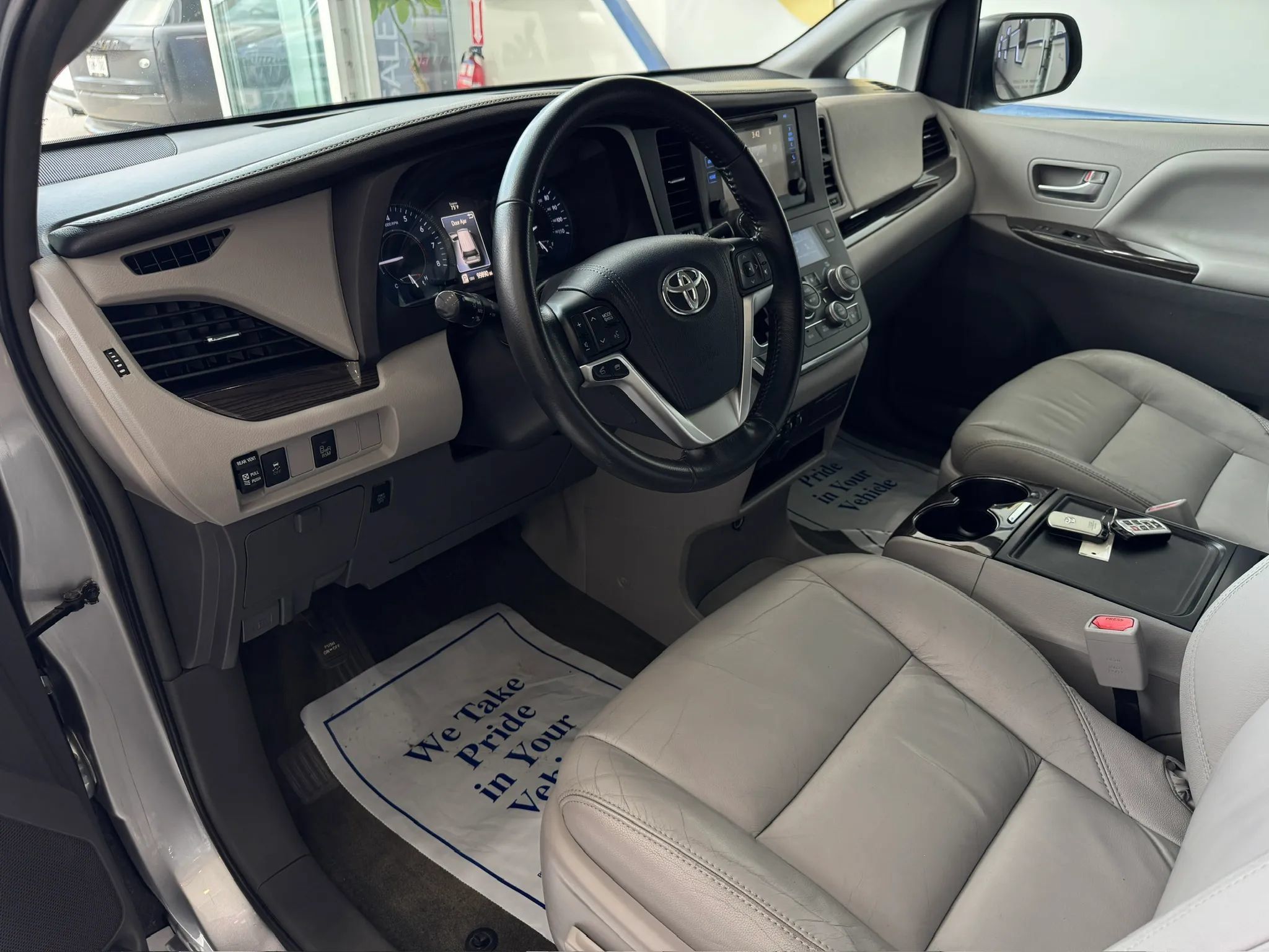 Used 2016 Toyota Sienna XLE FWD image 22