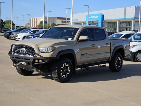 Used 2019 Toyota Tacoma TRD Off-Road AWD/4WD image 3