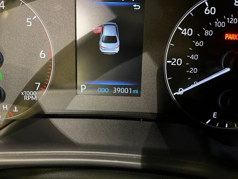 Used 2025 Toyota Corolla LE image 39