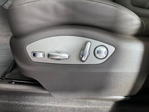 Certified 2025 Porsche Macan image 32