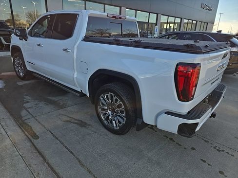 Used 2026 GMC Sierra 1500 Denali Ultimate w/ LPO, Black Badging Package image 4