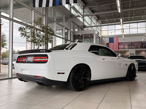 Used 2016 Dodge Challenger SRT Hellcat image 3