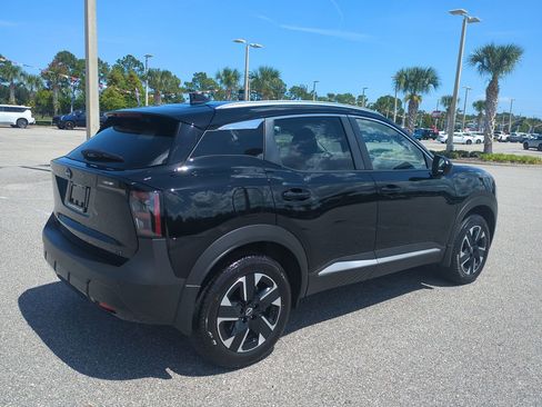 New 2025 Nissan Kicks SV w/ SV Premium Package image 5