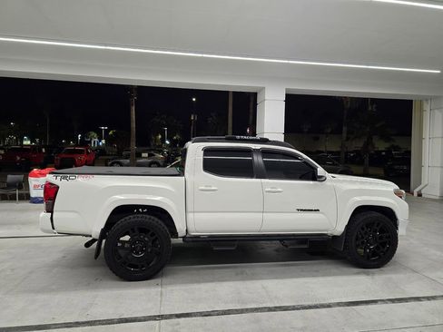 Used 2020 Toyota Tacoma SR5 image 8