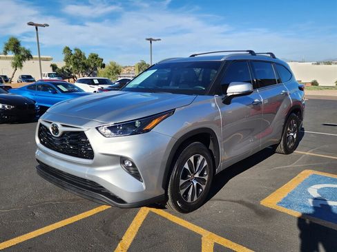 Used 2022 Toyota Highlander XLE image 7