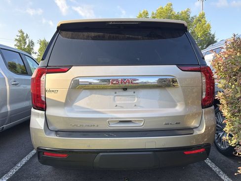 Used 2024 GMC Yukon SLE AWD/4WD image 4