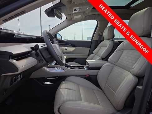 Used 2025 Lincoln Nautilus Reserve image 16