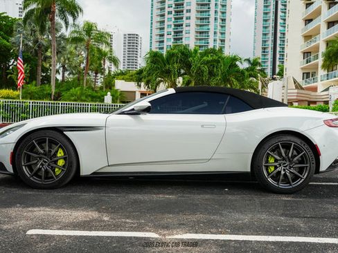 Used 2019 Aston Martin DB11 Volante image 17