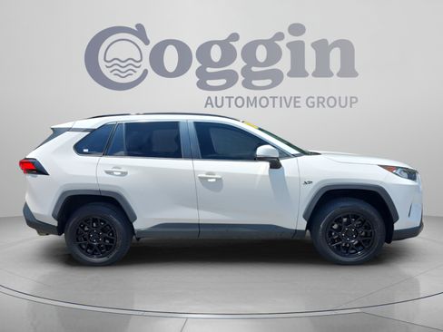 Used 2021 Toyota RAV4 XLE FWD image 6