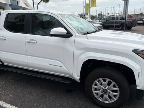 Used 2025 Toyota Tacoma SR5 RWD image 8