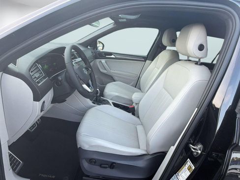Certified 2022 Volkswagen Tiguan SE R-Line AWD/4WD image 5
