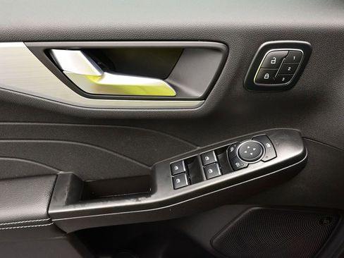 New 2026 Ford Escape SE w/ PHEV Premium Package FWD image 16