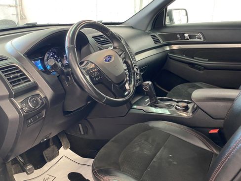 Used 2018 Ford Explorer XLT w/ Equipment Group 202A image 25