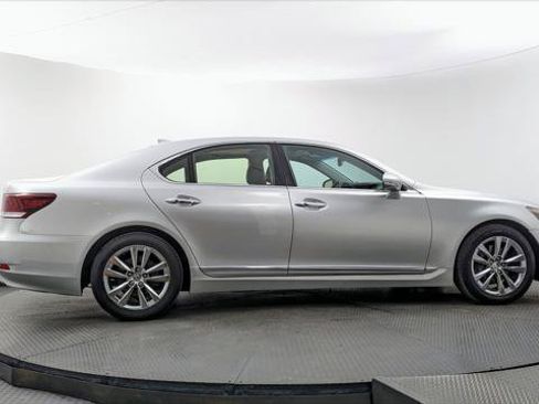 Used 2014 Lexus LS 460 w/ Comfort Package RWD image 9