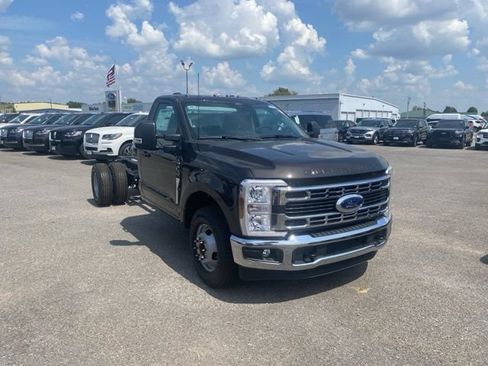 New 2024 Ford F350 XL w/ XL Chrome Package image 8