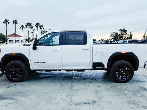 Used 2025 GMC Sierra 2500 AT4 image 41