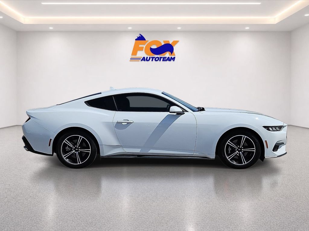 Used 2024 Ford Mustang Coupe RWD image 5