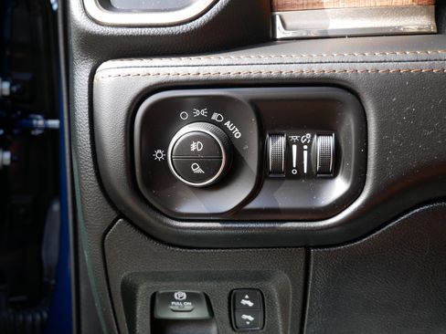 Used 2022 RAM 1500 Limited image 8