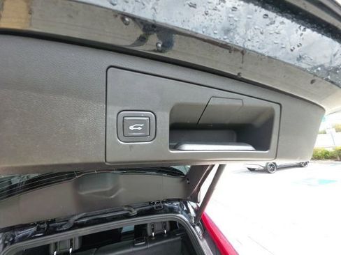 Used 2024 Cadillac XT4 Premium Luxury image 28