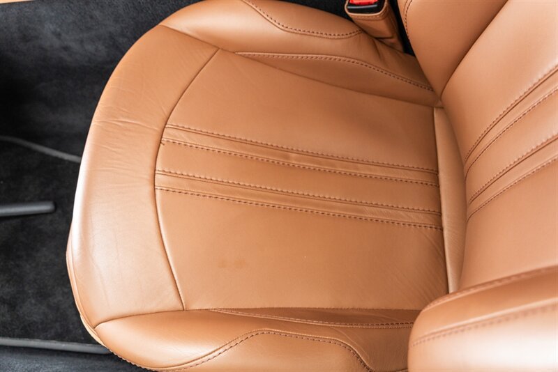 Used 2020 Aston Martin V8 Vantage Coupe RWD image 41
