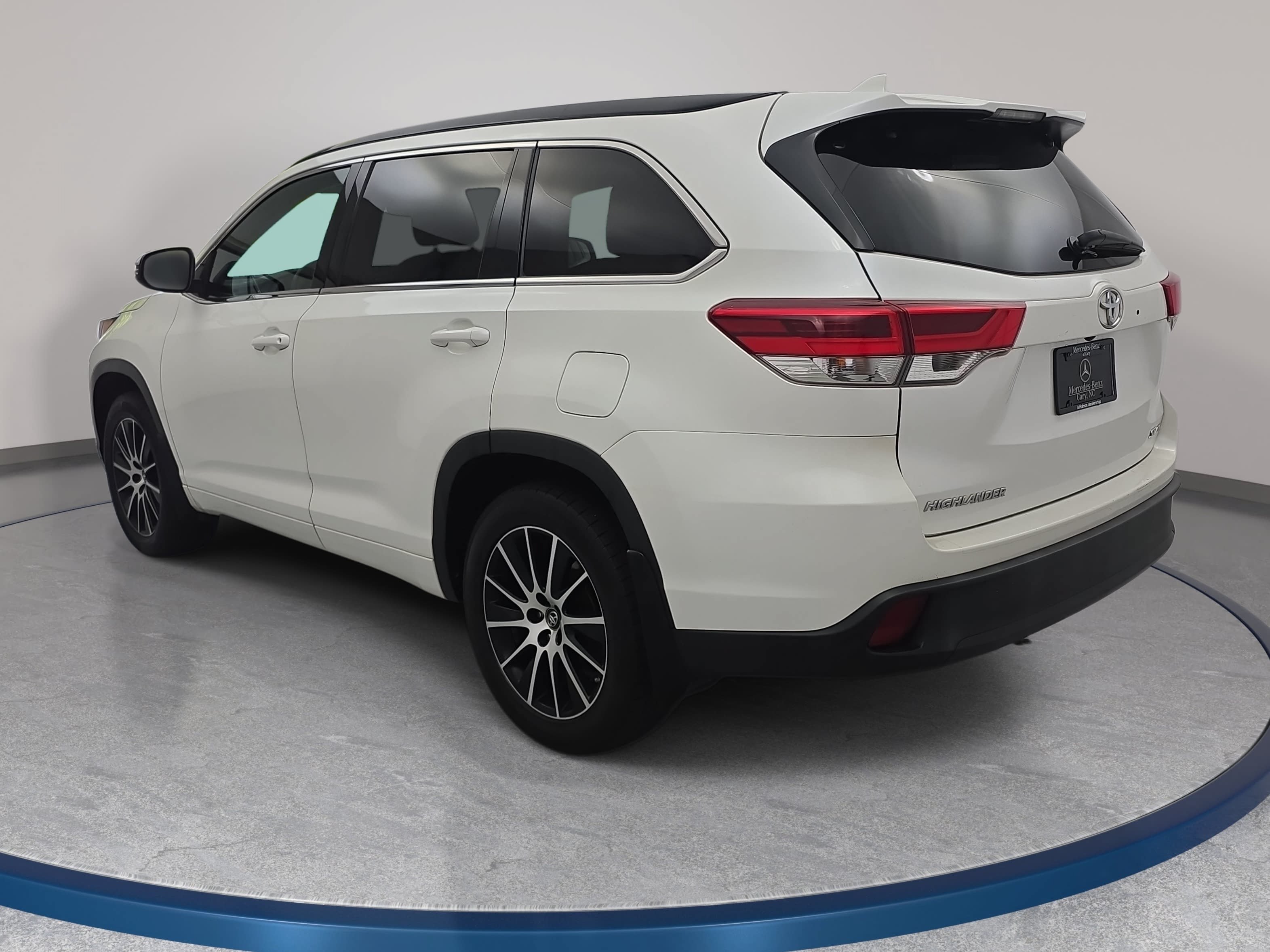Used 2017 Toyota Highlander SE AWD/4WD image 7