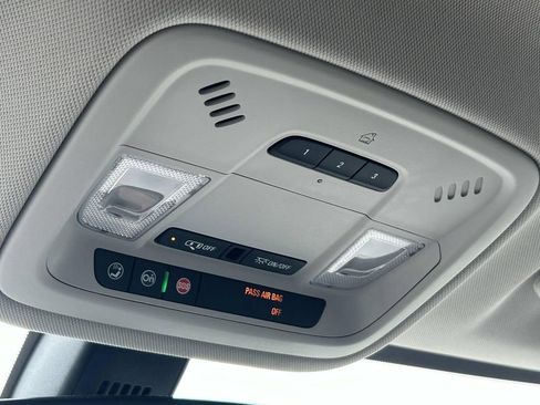 Used 2019 Chevrolet Traverse LT FWD image 27