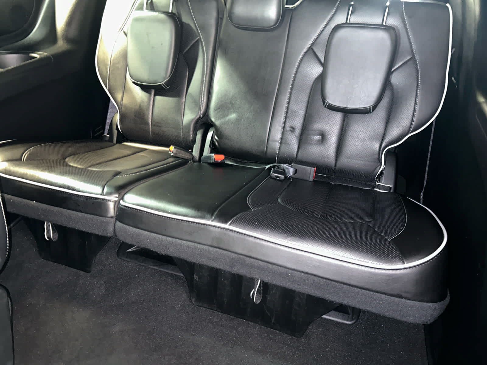 Used 2025 Chrysler Pacifica Limited FWD image 10