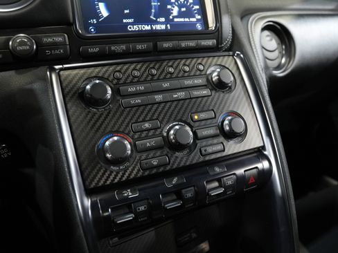 Used 2015 Nissan GT-R Black Edition image 40