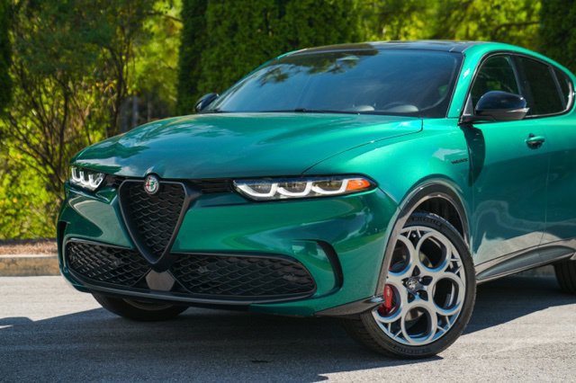 Used 2024 Alfa Romeo Tonale Veloce w/ Premium Interior Package AWD/4WD image 2