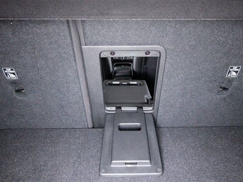 Certified 2025 Volvo XC40 B5 Plus image 27