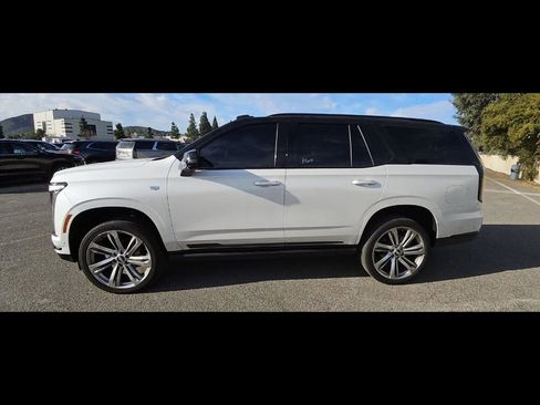 Used 2025 Cadillac Escalade Sport Platinum image 9