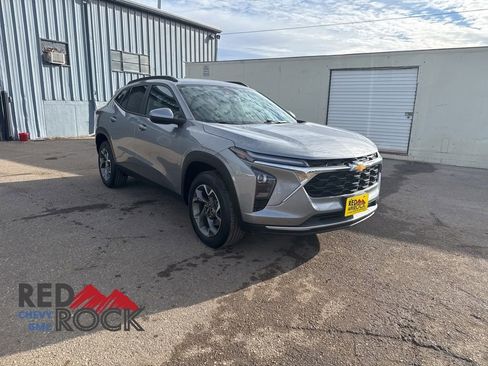 Used 2024 Chevrolet Trax LT w/ Driver Confidence Package image 3