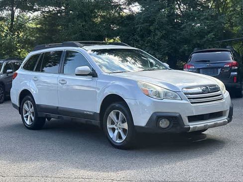 Used 2013 Subaru Outback 3.6R Limited w/ Moonroof Pkg AWD/4WD image 19