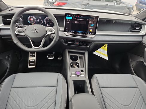 New 2026 Volkswagen Tiguan SE R-Line image 9