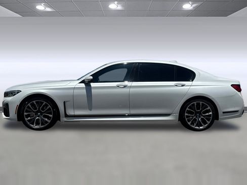 Certified 2022 BMW 750i xDrive w/ Executive Package AWD/4WD image 2