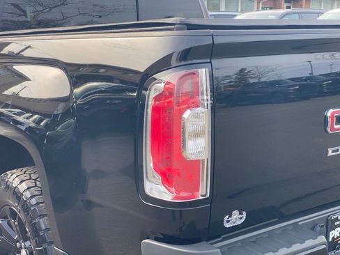 Used 2022 GMC Canyon Denali image 16