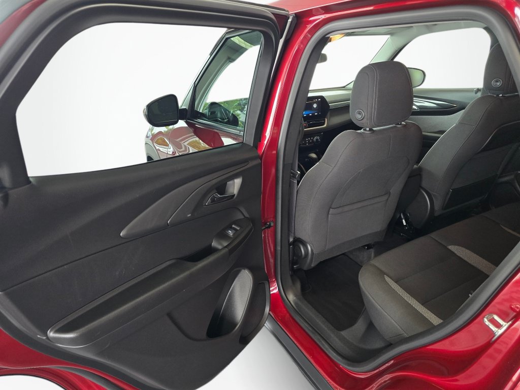 Used 2025 Chevrolet TrailBlazer LT AWD/4WD image 35
