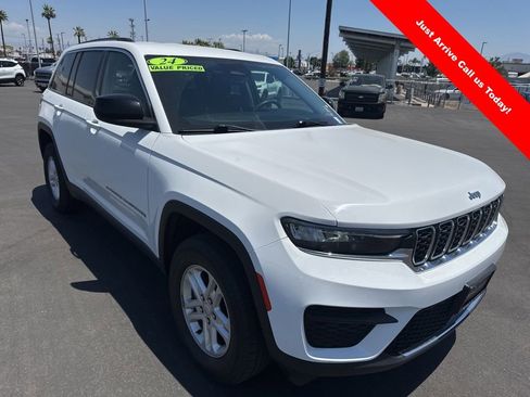Used 2024 Jeep Grand Cherokee Laredo RWD image 1