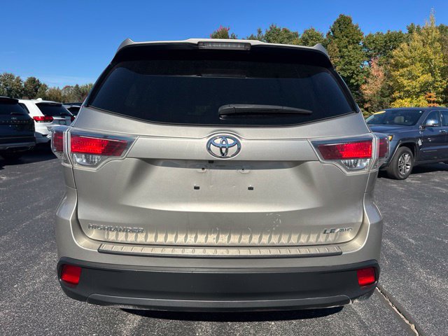 Used 2016 Toyota Highlander LE AWD/4WD image 7