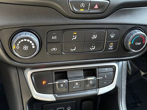 Used 2024 GMC Terrain SLE image 16