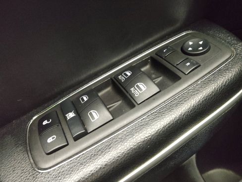 Used 2019 Chrysler 300 S RWD image 27