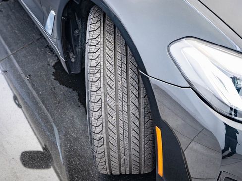 Used 2021 BMW 540i xDrive w/ Premium Package image 37