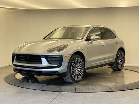 Certified 2025 Porsche Macan AWD/4WD image 1