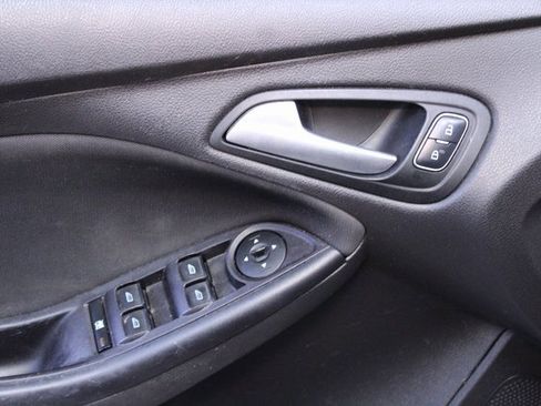 Used 2018 Ford Focus SE image 15