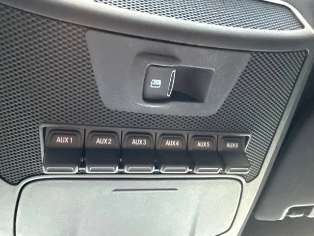 Used 2022 Ford F350 Platinum w/ Tremor Off-Road Package AWD/4WD image 34