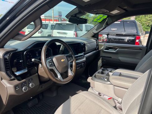 Used 2023 Chevrolet Silverado 1500 LT AWD/4WD image 10