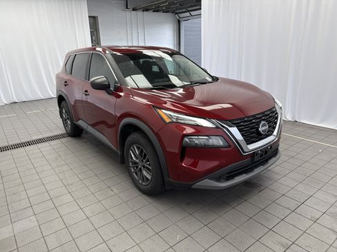 Used 2023 Nissan Rogue S image 3