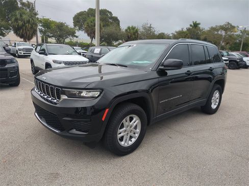 Used 2023 Jeep Grand Cherokee Laredo image 10