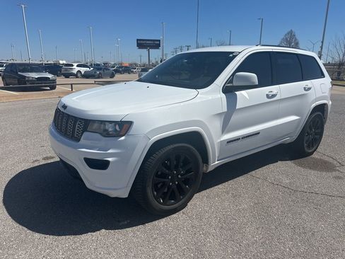 Used 2018 Jeep Grand Cherokee Altitude image 1