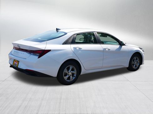 Used 2022 Hyundai Elantra SE FWD image 7
